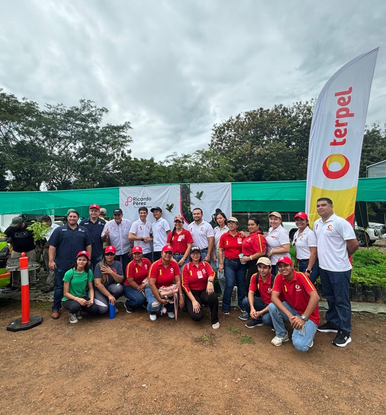 Voluntarios de Terpel participan en una jornada de reforestación en Los Santos 