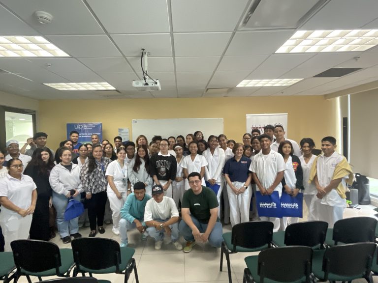 UIP y Fundación Deveaux refuerzan apoyo psicológico a estudiantes becados