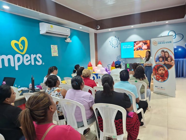 Fundación Oír es Vivir lleva educación auditiva a Caimitillo