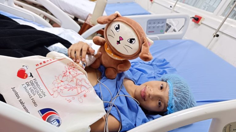 Reparar un corazón sin abrir el pecho: 14 niños, una nueva oportunidad