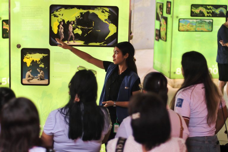 Más Allá del Aula fortalece la enseñanza con aprendizaje experiencial y storytelling educativo